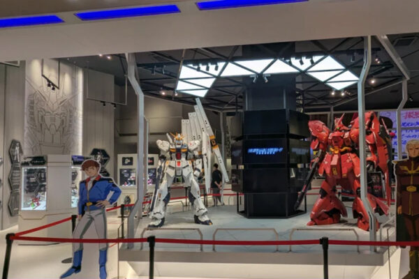 ららぽーと福岡（実物大νガンダム立像）